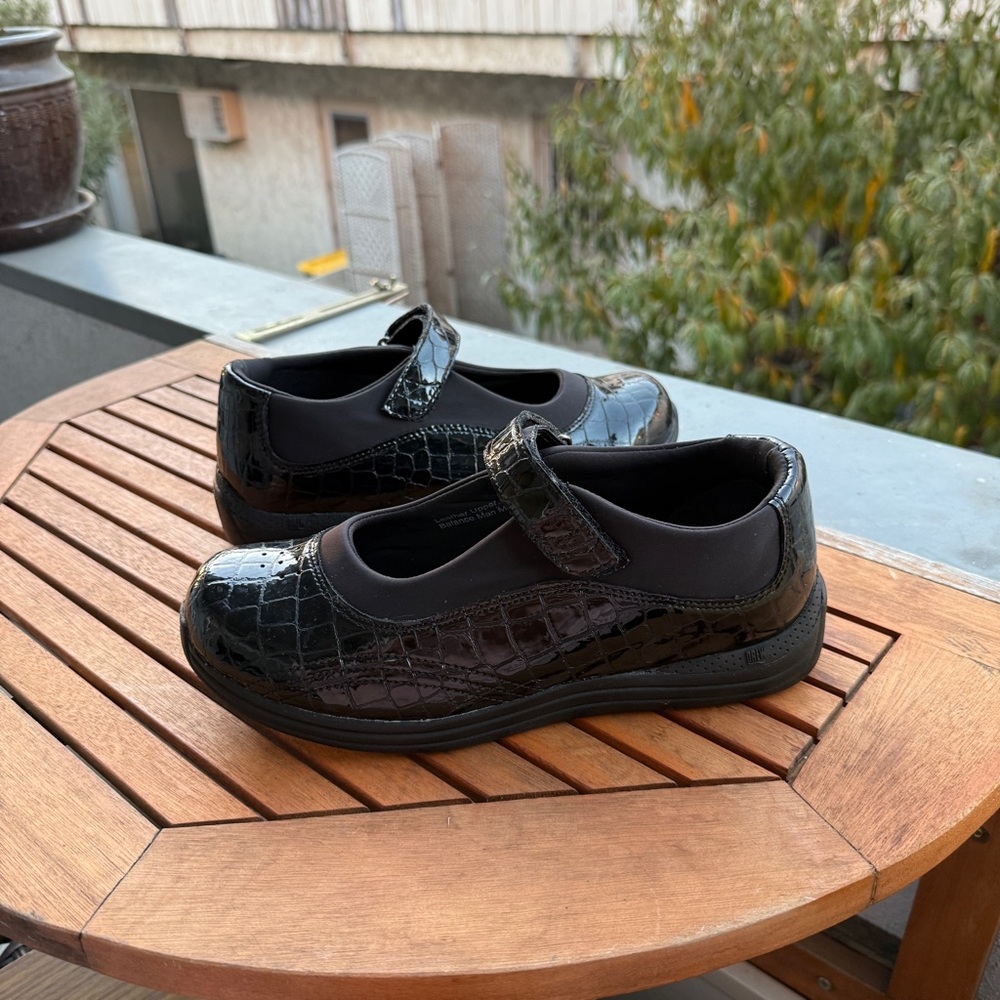 DREW Slip Resistant Sloes Size 8W‎